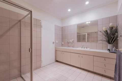 Adelaide Style Accommodation-Close To City-North Adelaide-3 Bdrm- FREE Parking - Port Augusta Accommodation 31