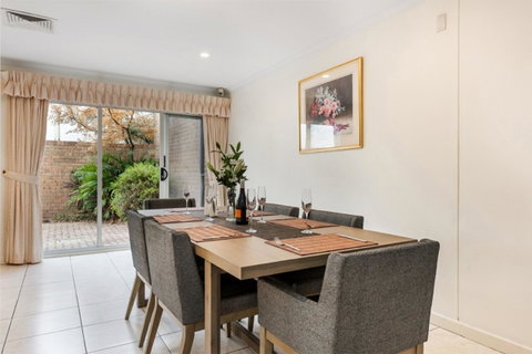 Adelaide Style Accommodation-Close To City-North Adelaide-3 Bdrm- FREE Parking - Port Augusta Accommodation 4