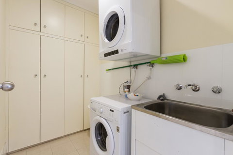 Adelaide Style Accommodation-Close To City-North Adelaide-3 Bdrm- FREE Parking - Port Augusta Accommodation 32