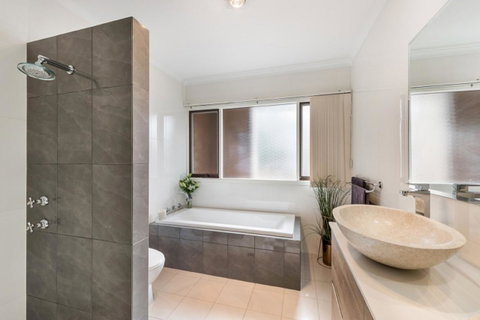 Adelaide Style Accommodation-Close To City-North Adelaide-3 Bdrm- FREE Parking - Port Augusta Accommodation 10