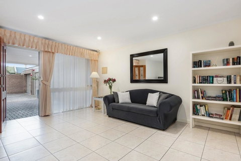 Adelaide Style Accommodation-Close To City-North Adelaide-3 Bdrm- FREE Parking - Port Augusta Accommodation 7