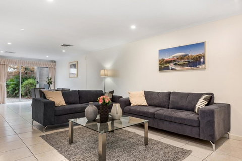 Adelaide Style Accommodation-Close To City-North Adelaide-3 Bdrm- FREE Parking - Port Augusta Accommodation 0