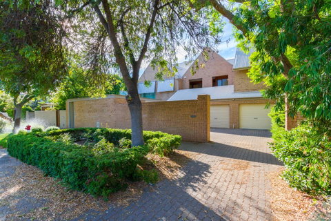 Adelaide Style Accommodation-Close To City-North Adelaide-3 Bdrm- FREE Parking - Port Augusta Accommodation 22