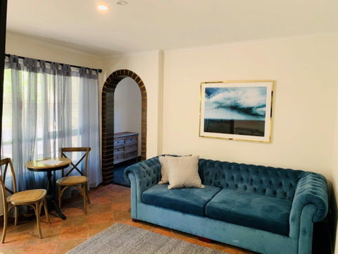The Manor Basket Range - Port Augusta Accommodation 12
