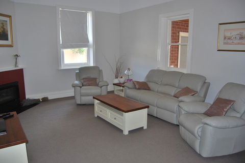 Jacaranda Cottage - Port Augusta Accommodation 6