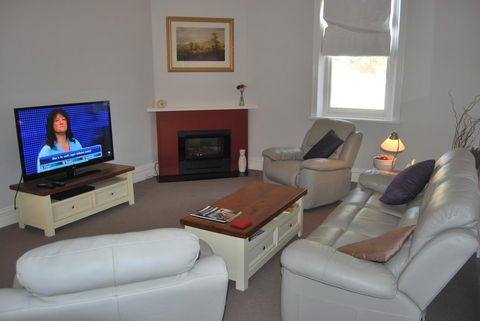 Jacaranda Cottage - Port Augusta Accommodation 2