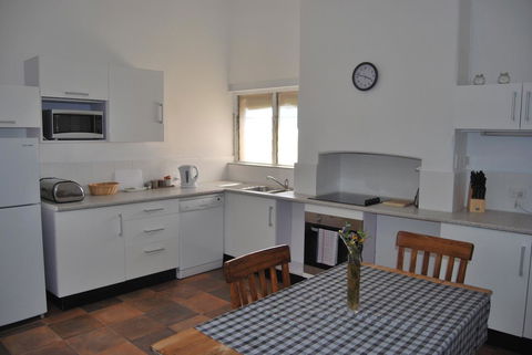 Jacaranda Cottage - Port Augusta Accommodation 8