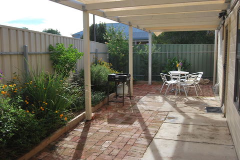 Jacaranda Cottage - Port Augusta Accommodation 5