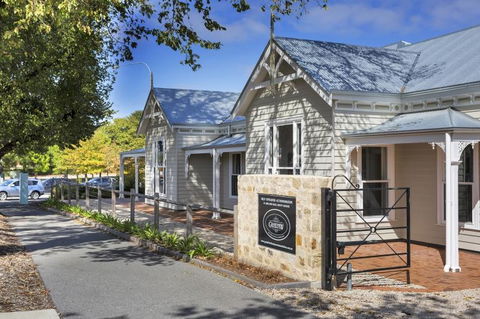 Grandview Accommodation - The Elm Tree Apartments - Port Augusta Accommodation 0