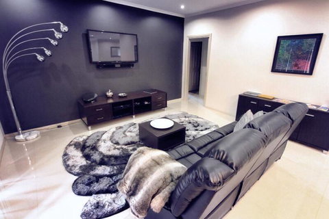 Casavino Luxury Villa - Port Augusta Accommodation 0