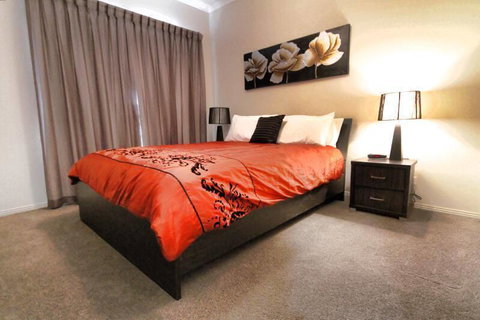 Casavino Luxury Villa - Port Augusta Accommodation 32