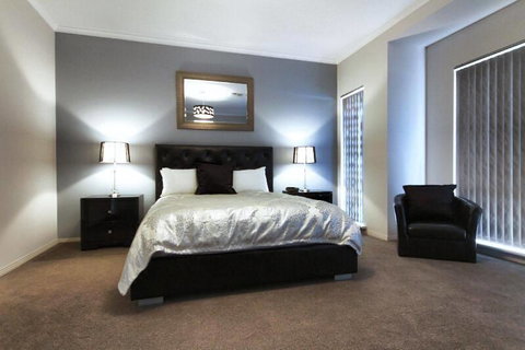 Casavino Luxury Villa - Port Augusta Accommodation 29
