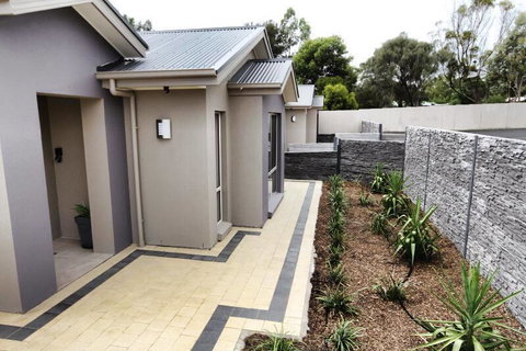 Casavino Luxury Villa - Port Augusta Accommodation 10