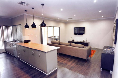 Casavino Luxury Villa - Port Augusta Accommodation 35