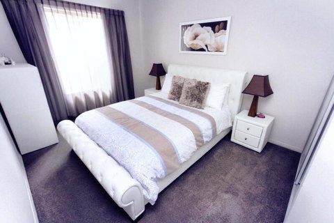 Casavino Luxury Villa - Port Augusta Accommodation 6