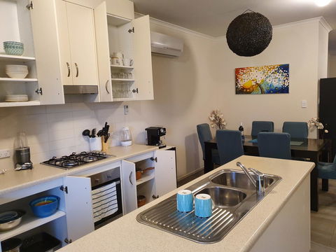 Explore Adelaide, Gawler, The Barossa And Clare Valleys All-in-one - Port Augusta Accommodation 7