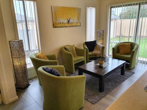 Explore Adelaide, Gawler, The Barossa And Clare Valleys All-in-one - Port Augusta Accommodation 1