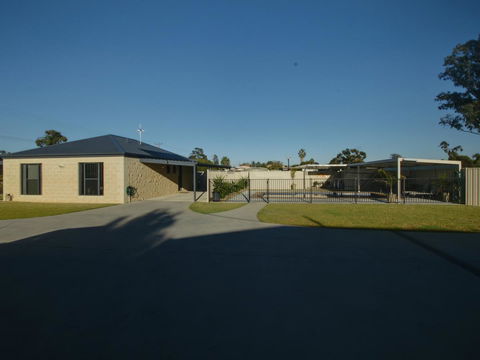 DBJ Holiday Units - Port Augusta Accommodation 1