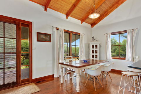 The Log Cabin - 47 Jetty Road - Port Augusta Accommodation 5