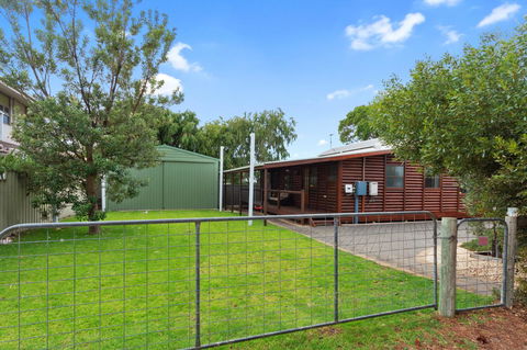 The Log Cabin - 47 Jetty Road - Port Augusta Accommodation 6