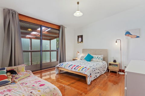 The Log Cabin - 47 Jetty Road - Port Augusta Accommodation 11