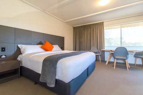 Mick O\'Sheas - Port Augusta Accommodation 0