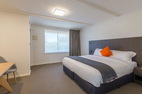 Mick O\'Sheas - Port Augusta Accommodation 9