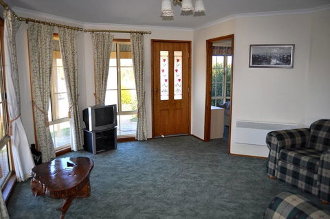 Baywatch - Port Augusta Accommodation 6