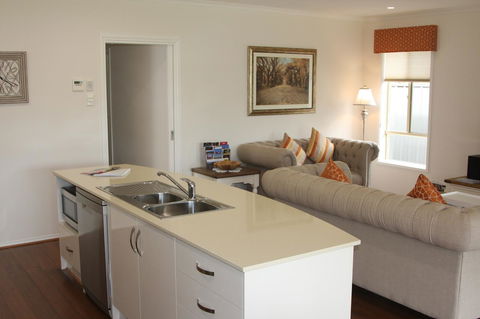 C And C Tanunda - Port Augusta Accommodation 12