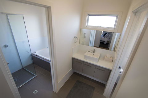 Villa Serra - Port Augusta Accommodation 10