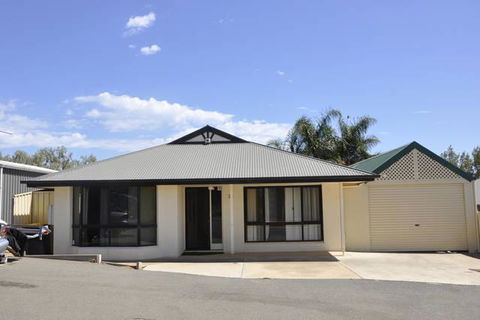 The Club House - Port Augusta Accommodation 4