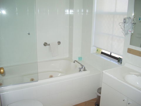 Aviators Lodge - Port Augusta Accommodation 4