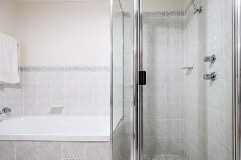 Executive 3 Bedroom Apartment + Internet + Parking - Port Augusta Accommodation 39