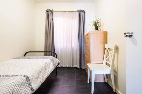 Executive 3 Bedroom Apartment + Internet + Parking - Port Augusta Accommodation 15