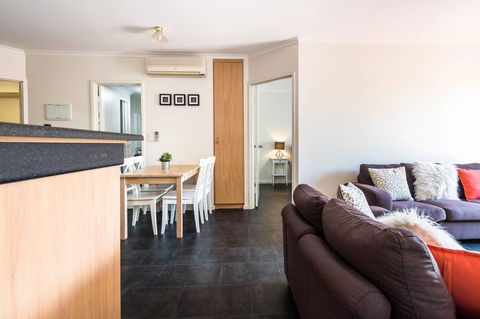 Executive 3 Bedroom Apartment + Internet + Parking - Port Augusta Accommodation 19