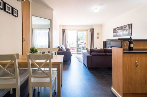 Executive 3 Bedroom Apartment + Internet + Parking - Port Augusta Accommodation 21
