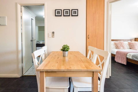 Executive 3 Bedroom Apartment + Internet + Parking - Port Augusta Accommodation 13