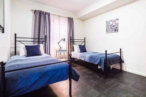 Executive 3 Bedroom Apartment + Internet + Parking - Port Augusta Accommodation 16