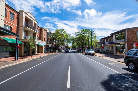 Executive 3 Bedroom Apartment + Internet + Parking - Port Augusta Accommodation 3