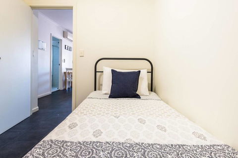 Executive 3 Bedroom Apartment + Internet + Parking - Port Augusta Accommodation 34
