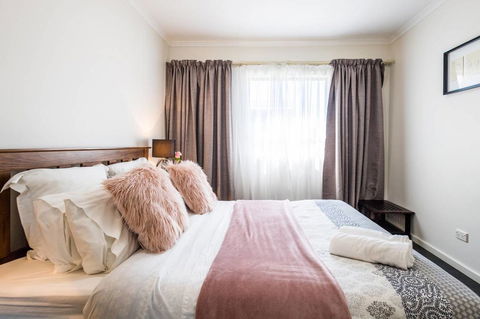 Executive 3 Bedroom Apartment + Internet + Parking - Port Augusta Accommodation 4