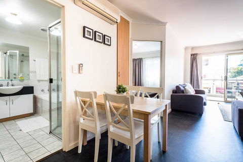 Executive 3 Bedroom Apartment + Internet + Parking - Port Augusta Accommodation 38