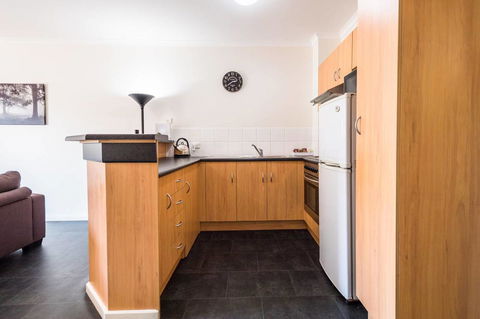 Executive 3 Bedroom Apartment + Internet + Parking - Port Augusta Accommodation 5