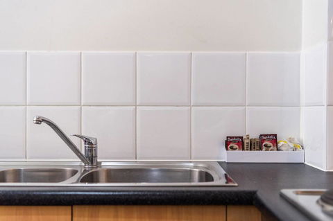 Executive 3 Bedroom Apartment + Internet + Parking - Port Augusta Accommodation 24