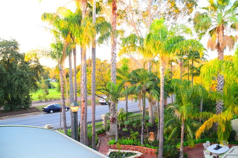 Grand Bluestone Mansion - Port Augusta Accommodation 23