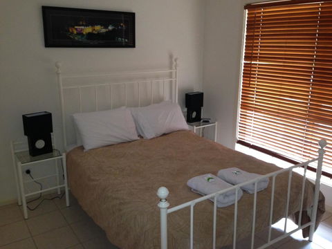 Shiraz Cottage - Port Augusta Accommodation 2
