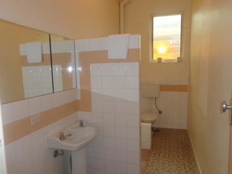 Adelaide Backpackers And Travellers Inn - Port Augusta Accommodation 44