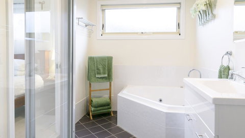 One Tree Bed And Breakfast - Port Augusta Accommodation 9
