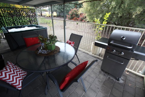 One Tree Bed And Breakfast - Port Augusta Accommodation 3