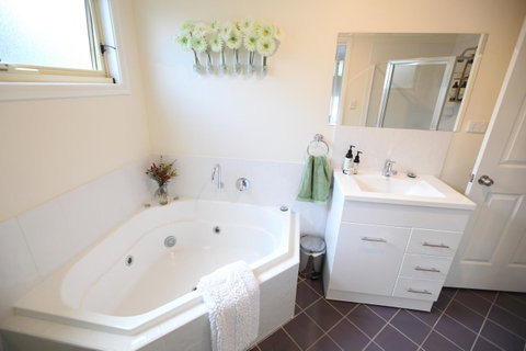One Tree Bed And Breakfast - Port Augusta Accommodation 10